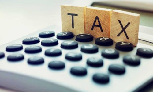 Ngân hàng cung cấp thông tin tài khoản cá nhân cho cơ quan thuế: Có sự “vênh” về luật?