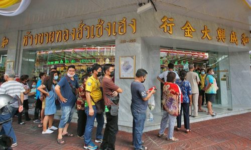 Người dân ồ ạt bán vàng, kinh tế Thái Lan càng thêm khó